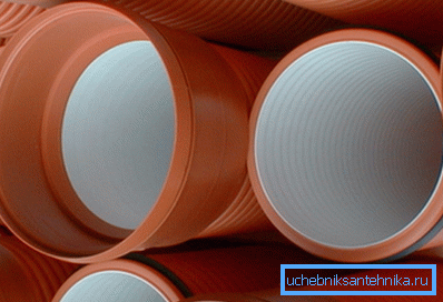 La superficie interna dei prodotti di plastica non si espande eccessivamente con i depositi di minerali La superficie interna dei prodotti di plastica non si espande eccessivamente con i depositi di minerali