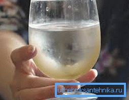 L'acqua da un pozzo con sabbia è un segno di malfunzionamento. L'acqua da un pozzo con sabbia è un segno di malfunzionamento.