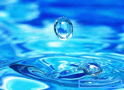 L'acqua è benefica per gli esseri umani, ma causa danni irreparabili alla tecnologia. L'acqua è benefica per gli esseri umani, ma causa danni irreparabili alla tecnologia.