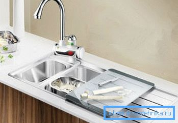 Scaldabagno miscelatore e rubinetto per cucina Scaldabagno miscelatore e rubinetto per cucina
