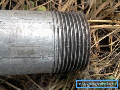 Tubo dell'acqua da 32 mm o 1 1/4 di pollice con taglio filettato Tubo dell'acqua da 32 mm o 1 1/4 di pollice con taglio filettato