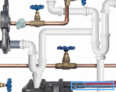 Tubature dell'acqua fatte di vari materiali Tubature dell'acqua fatte di vari materiali