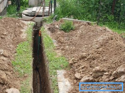 Le tubature dell'acqua devono essere sepolte nel terreno, altrimenti in inverno l'acqua in esse si congelerà Le tubature dell'acqua devono essere sepolte nel terreno, altrimenti in inverno l'acqua in esse si congelerà