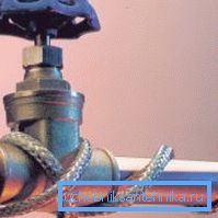 Il rubinetto dell'acqua con acqua riscaldata elimina il gelo dal meccanismo di bloccaggio Il rubinetto dell'acqua con acqua riscaldata elimina il gelo dal meccanismo di bloccaggio