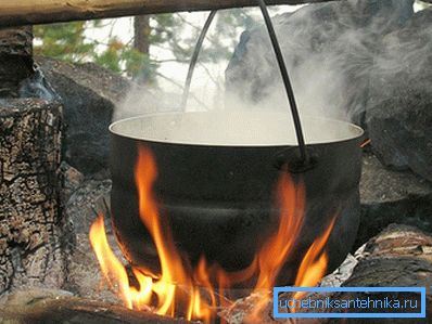L'acqua deve essere bollita L'acqua deve essere bollita