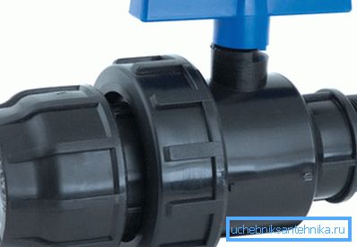 Ecco un raccordo a compressione progettato per il collegamento stretto di due tubi. Ecco un raccordo a compressione progettato per il collegamento stretto di due tubi.