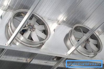Le prese d'aria si trovano ad una distanza minima dal soffitto.
