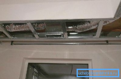 Condotto dell'aria sopra il controsoffitto