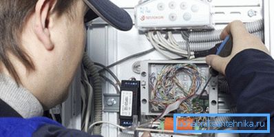 La possibilità di chiamare uno specialista nella riparazione e messa in servizio della caldaia a casa è molto importante La possibilità di chiamare uno specialista nella riparazione e messa in servizio della caldaia a casa è molto importante