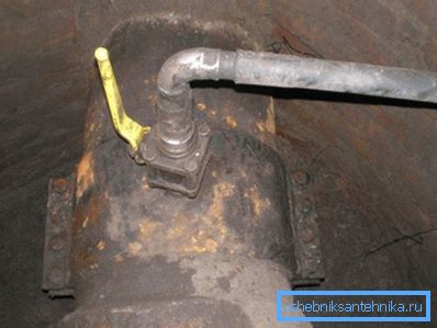 Inserimento nel tubo di ghisa Inserimento nel tubo di ghisa