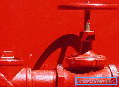 Tutti gli elementi esterni del sistema per una maggiore visibilità sono dipinti in rosso Tutti gli elementi esterni del sistema per una maggiore visibilità sono dipinti in rosso