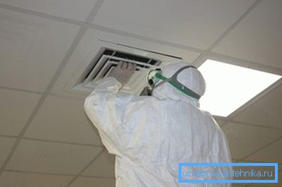 Tutti i lavori devono essere eseguiti in tute protettive speciali e se vi sono mezzi individuali utili per prevenire l'infezione. Tutti i lavori devono essere eseguiti in tute protettive speciali e se vi sono mezzi individuali utili per prevenire l'infezione.