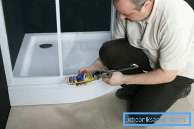 Tutte le cuciture e le giunture devono essere sigillate con sigillante. Tutte le cuciture e le giunture devono essere sigillate con sigillante.