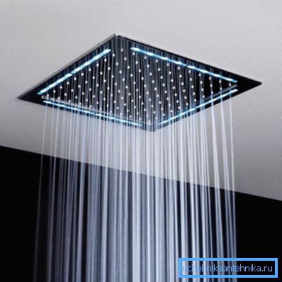 Griglia a soffitto incorporata per la doccia con illuminazione a LED, una delle varietà di modelli fissi. Griglia a soffitto incorporata per la doccia con illuminazione a LED, una delle varietà di modelli fissi.