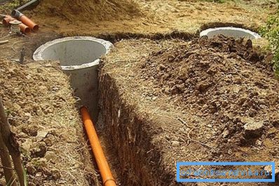 L'immissione di acque reflue nel serbatoio di raccolta dei rifiuti viene eseguita anche al di sotto del livello di congelamento a terra. L'immissione di acque reflue nel serbatoio di raccolta dei rifiuti viene eseguita anche al di sotto del livello di congelamento a terra.