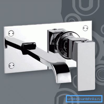 È possibile utilizzare una copertura decorativa per il montaggio di un miscelatore nascosto. È possibile utilizzare una copertura decorativa per il montaggio di un miscelatore nascosto.