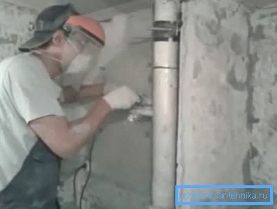 Taglia un pezzo del vecchio riser Taglia un pezzo del vecchio riser