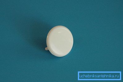 Il tappo chiude l'ingresso inutilizzato nel serbatoio Il tappo chiude l'ingresso inutilizzato nel serbatoio