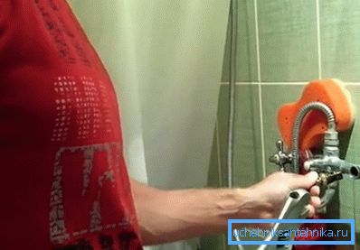 Sostituzione kranbuksy nel mixer - smantellamento Sostituzione kranbuksy nel mixer - smantellamento