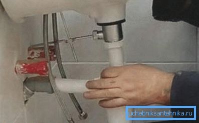 Sostituendo la guarnizione sul sifone fallo da solo Sostituendo la guarnizione sul sifone fallo da solo