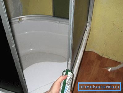 Riempimento del profilo con sigillante Riempimento del profilo con sigillante