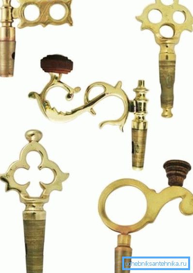 La parte bloccante del samovar è un prototipo di moderne gru di bloccaggio La parte bloccante del samovar è un prototipo di moderne gru di bloccaggio