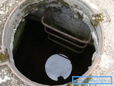 Miniera di ispezione allagata Miniera di ispezione allagata