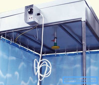 Il serbatoio della fabbrica presuppone il riscaldamento elettrico dell'acqua Il serbatoio della fabbrica presuppone il riscaldamento elettrico dell'acqua