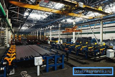 Le fabbriche che producono questo materiale occupano aree piuttosto grandi e sono progettate per linee di trasporto. Le fabbriche che producono questo materiale occupano aree piuttosto grandi e sono progettate per linee di trasporto.