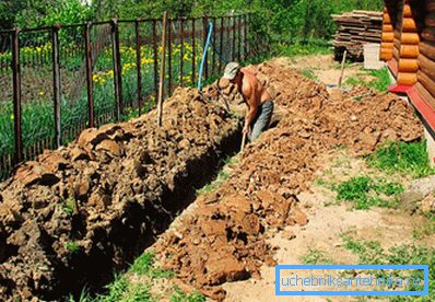 Lavori di terra in pieno svolgimento Lavori di terra in pieno svolgimento