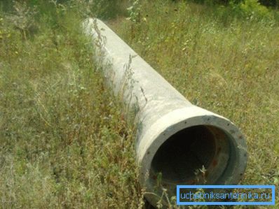 Costruzione in cemento armato per fognatura. Costruzione in cemento armato per fognatura.