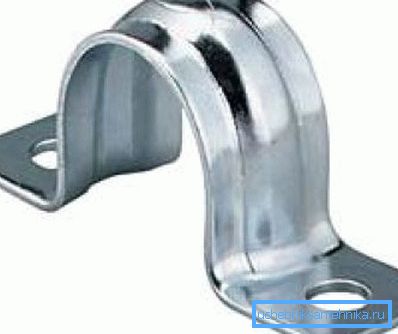 Morsetto in acciaio duro per un tubo. Morsetto in acciaio duro per un tubo.