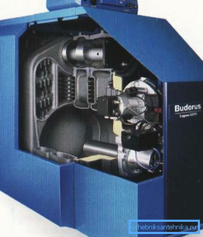 La caldaia ad olio combustibile non richiede l'iniezione periodica di carburante nella camera di combustione La caldaia ad olio combustibile non richiede l'iniezione periodica di carburante nella camera di combustione