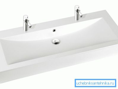 Una larghezza considerevole è utile solo se si intende che il lavabo sia utilizzato da due persone contemporaneamente. Una larghezza considerevole è utile solo se si intende che il lavabo sia utilizzato da due persone contemporaneamente.